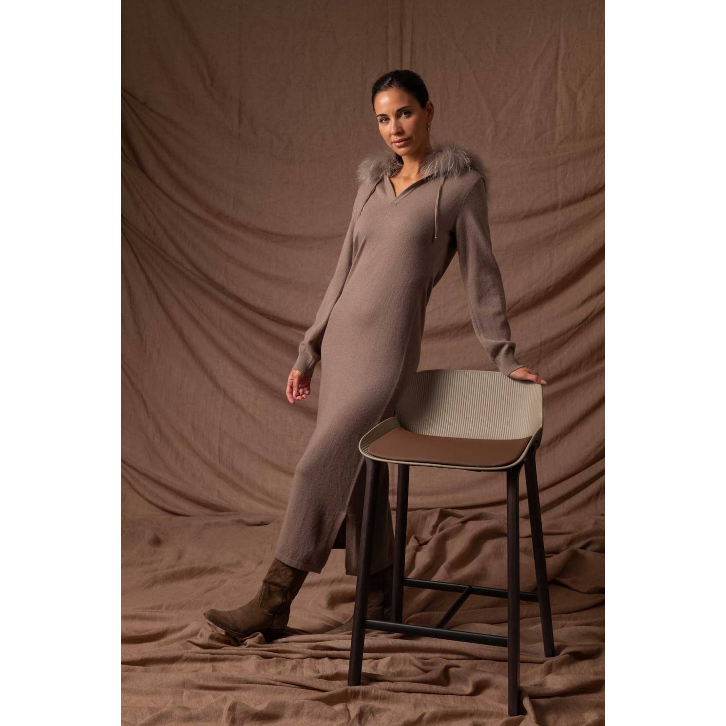 vestido capucha cashmere dark nude