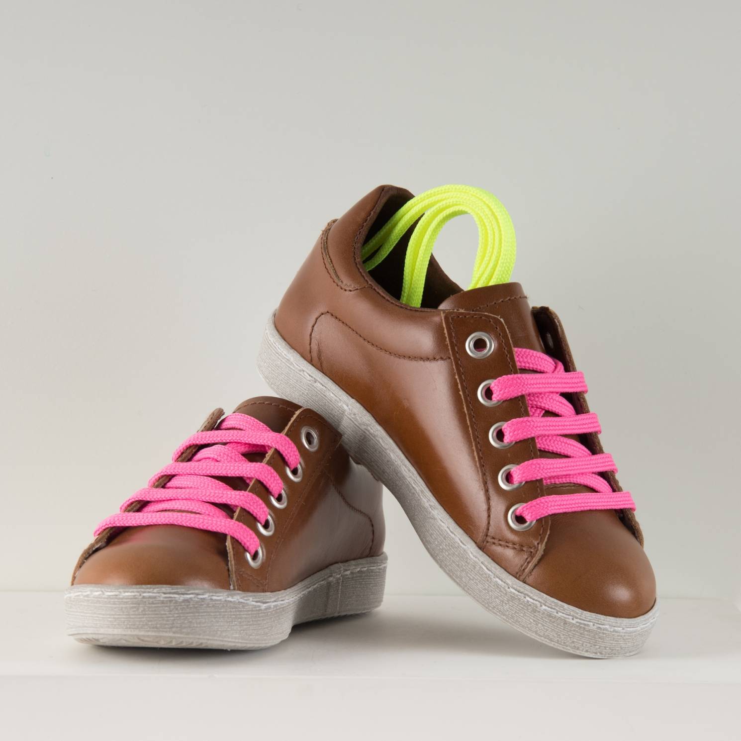 zapatilla camel cordones fluor